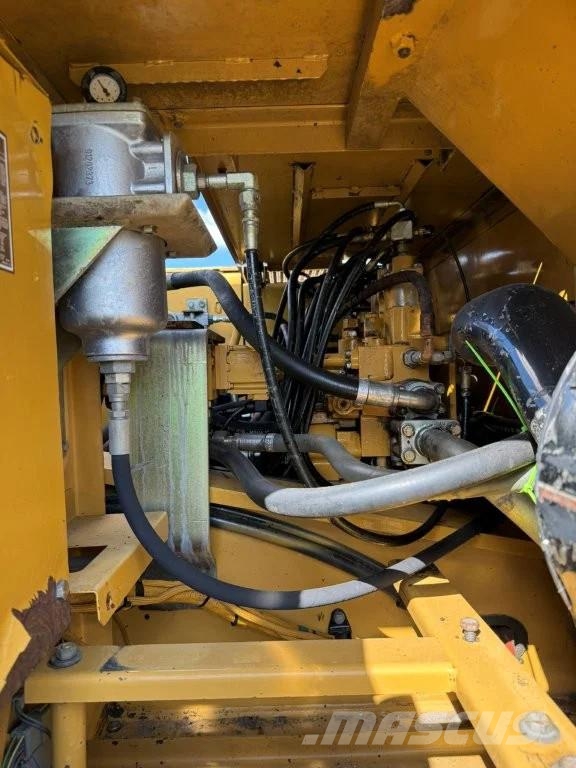 CAT 325BL Gravemaskiner på larvebånd