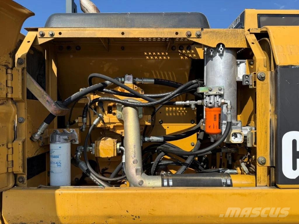CAT 325BL Gravemaskiner på larvebånd