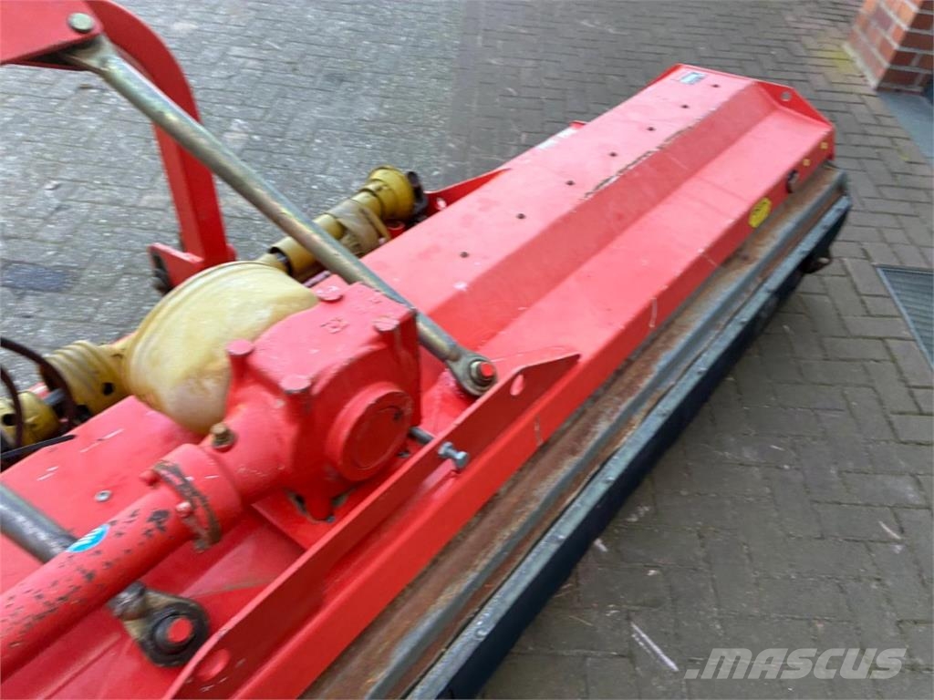 Kuhn VKM 280 Друга техника за жънене на фураж