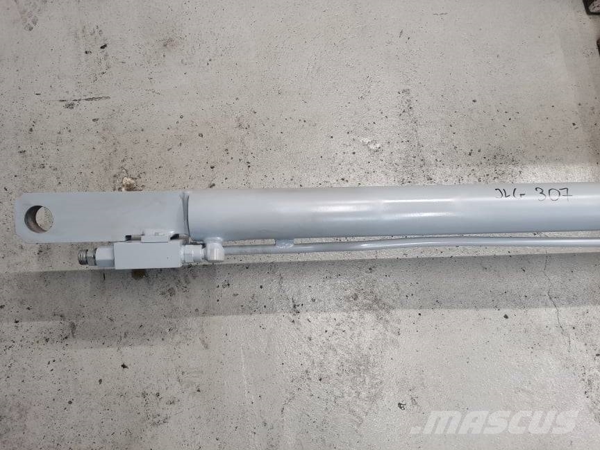 JLG 307 {Telescope extension hydraulic cylinder} Ausleger