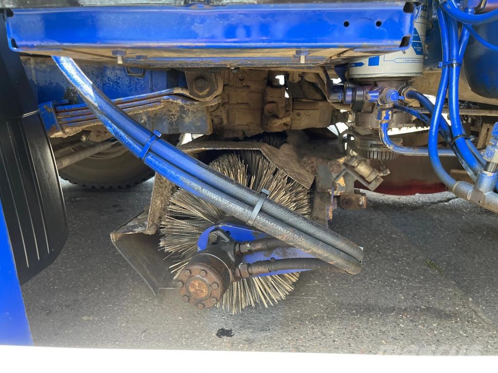 Mercedes-Benz 1317 KO, Kehrmaschine, Straßenreiniger, selbstf. A Camión de barrendero