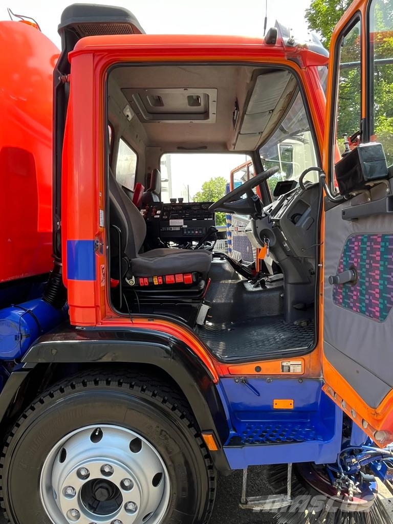 Mercedes-Benz 1317 KO, Kehrmaschine, Straßenreiniger, selbstf. A Camión de barrendero