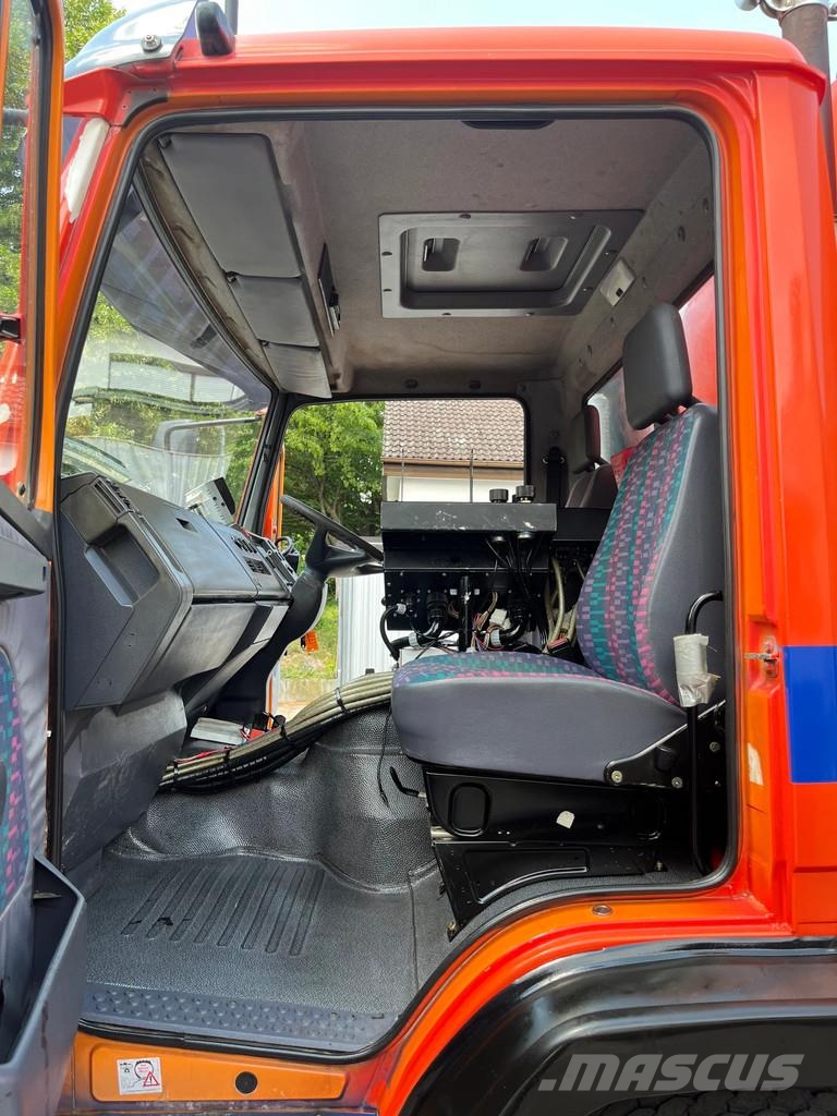 Mercedes-Benz 1317 KO, Kehrmaschine, Straßenreiniger, selbstf. A Camión de barrendero