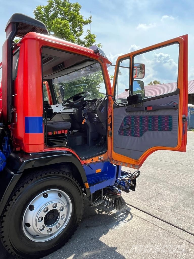 Mercedes-Benz 1317 KO, Kehrmaschine, Straßenreiniger, selbstf. A Camión de barrendero