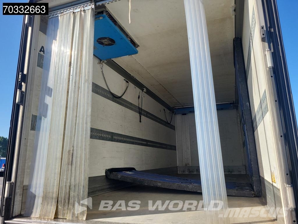 Schmitz Cargobull SCB*D2 2 axles Tail gate Kühlanhänger