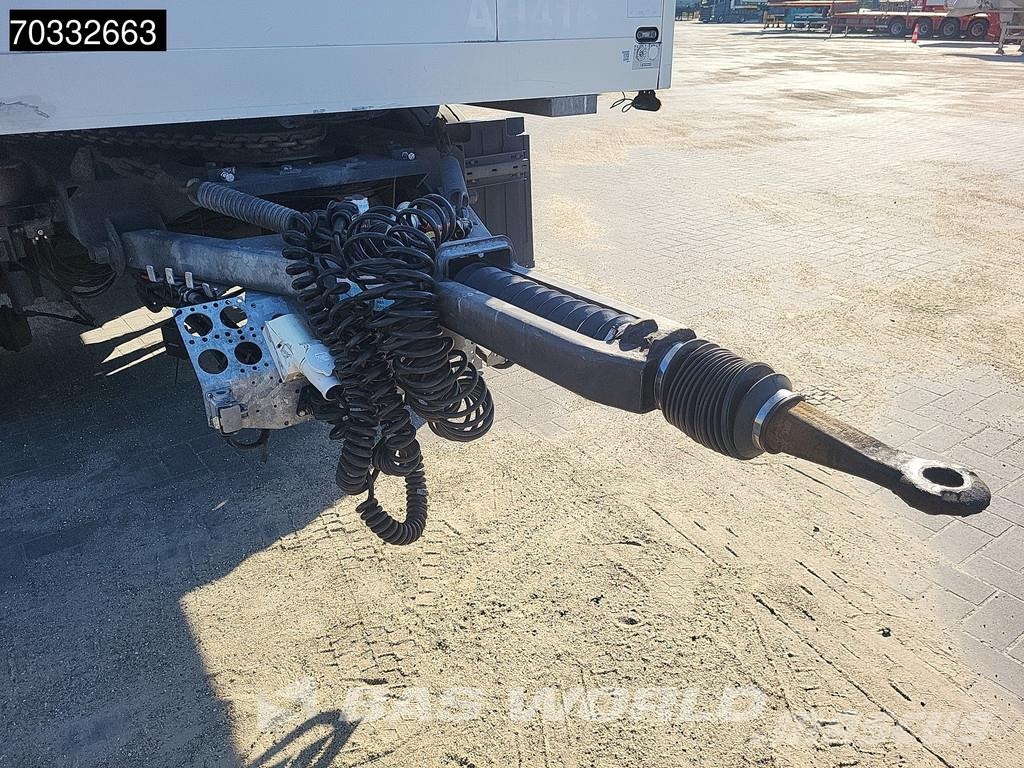 Schmitz Cargobull SCB*D2 2 axles Tail gate Kühlanhänger