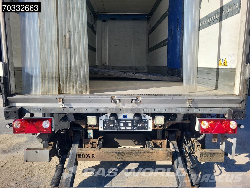 Schmitz Cargobull SCB*D2 2 axles Tail gate Kühlanhänger