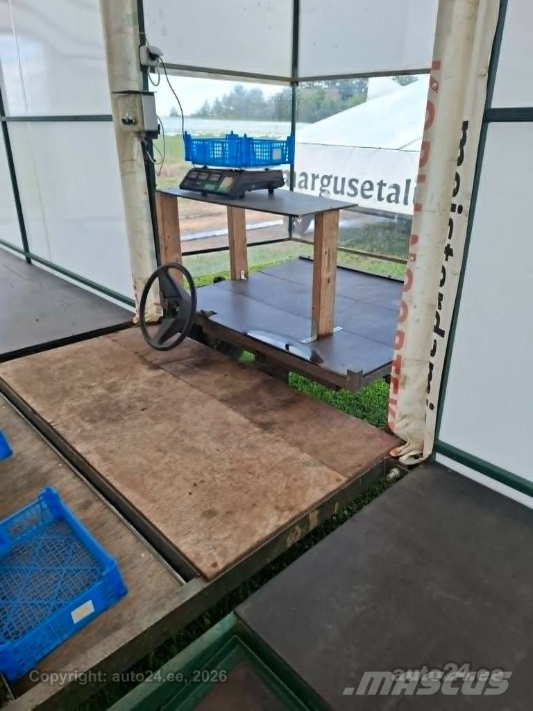 Omavalmistatud Maasikakorjelava Outro equipamento de ceifa