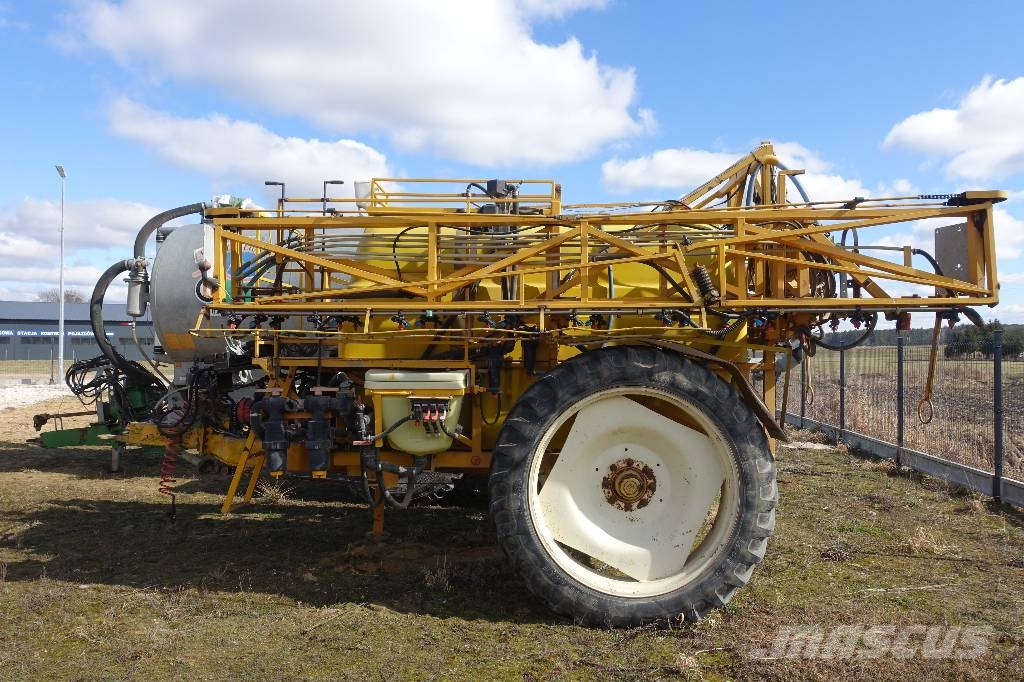 Kuhn Opryskiwacz ,Napa czeski Прицепные опрыскиватели