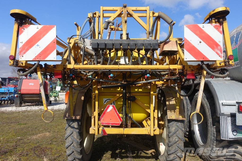 Kuhn Opryskiwacz ,Napa czeski Прицепные опрыскиватели