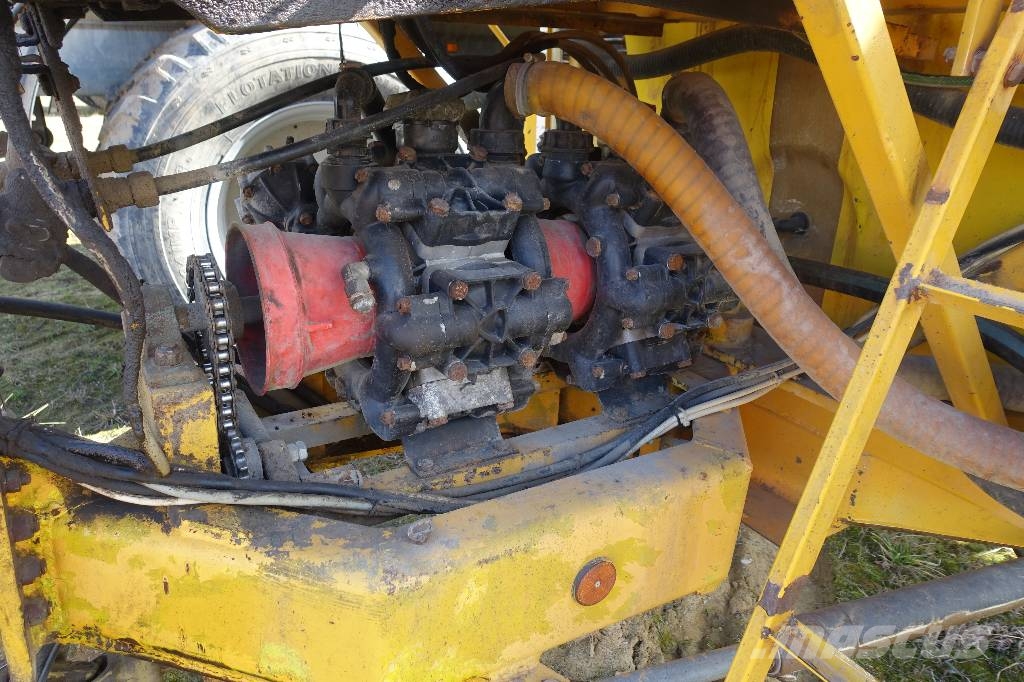Kuhn Opryskiwacz ,Napa czeski Прицепные опрыскиватели