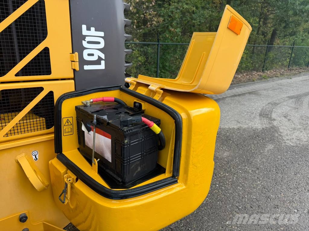Volvo L90F Pale gommate