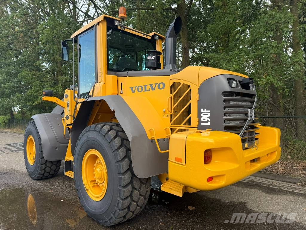 Volvo L90F Pale gommate