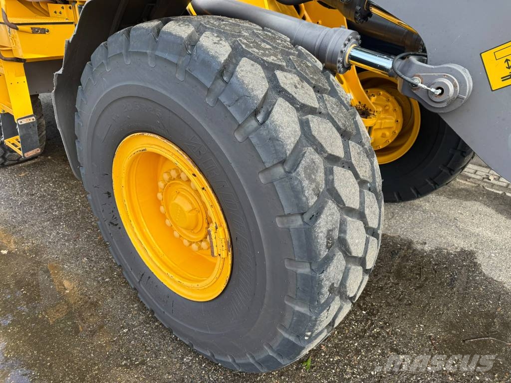 Volvo L90F Pale gommate