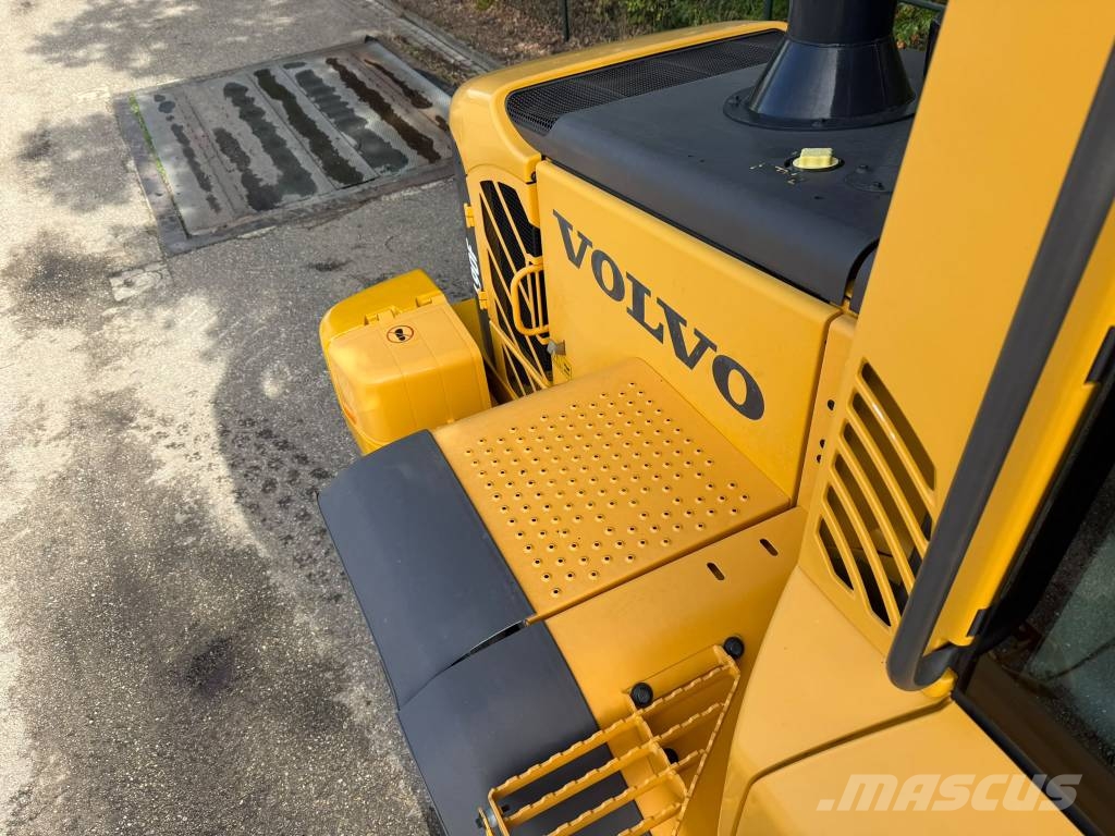 Volvo L90F Pale gommate