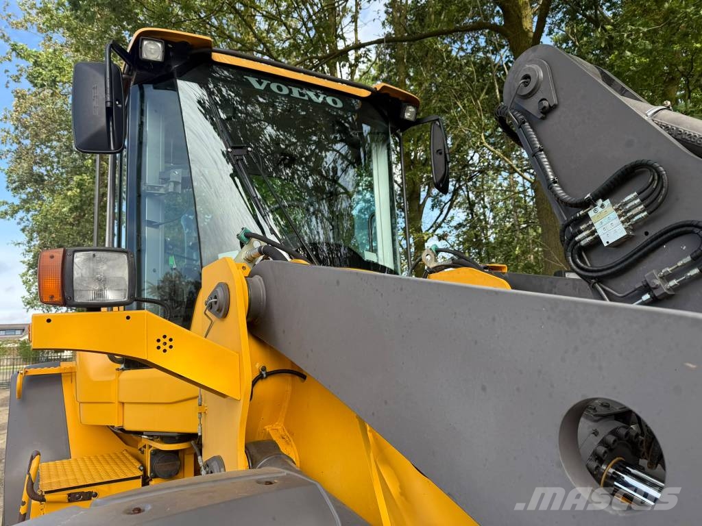 Volvo L90F Pale gommate