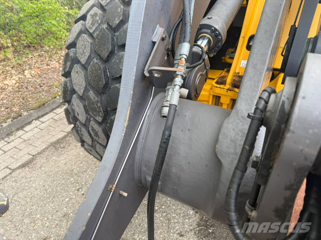 Volvo L90F Pale gommate