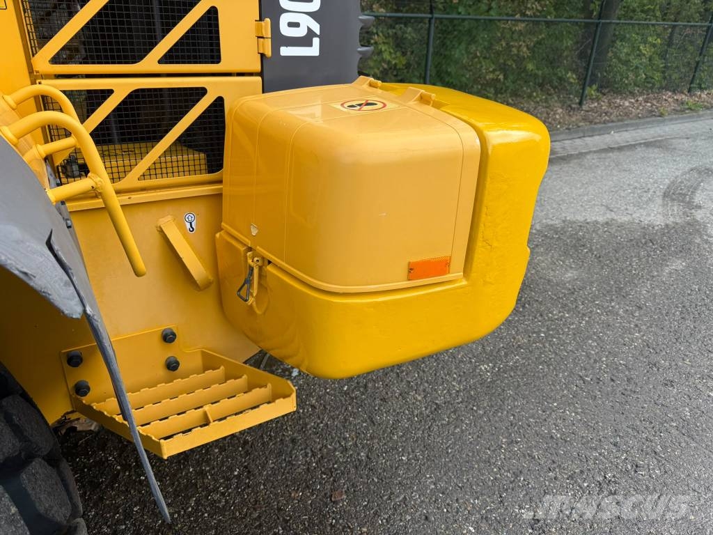 Volvo L90F Pale gommate