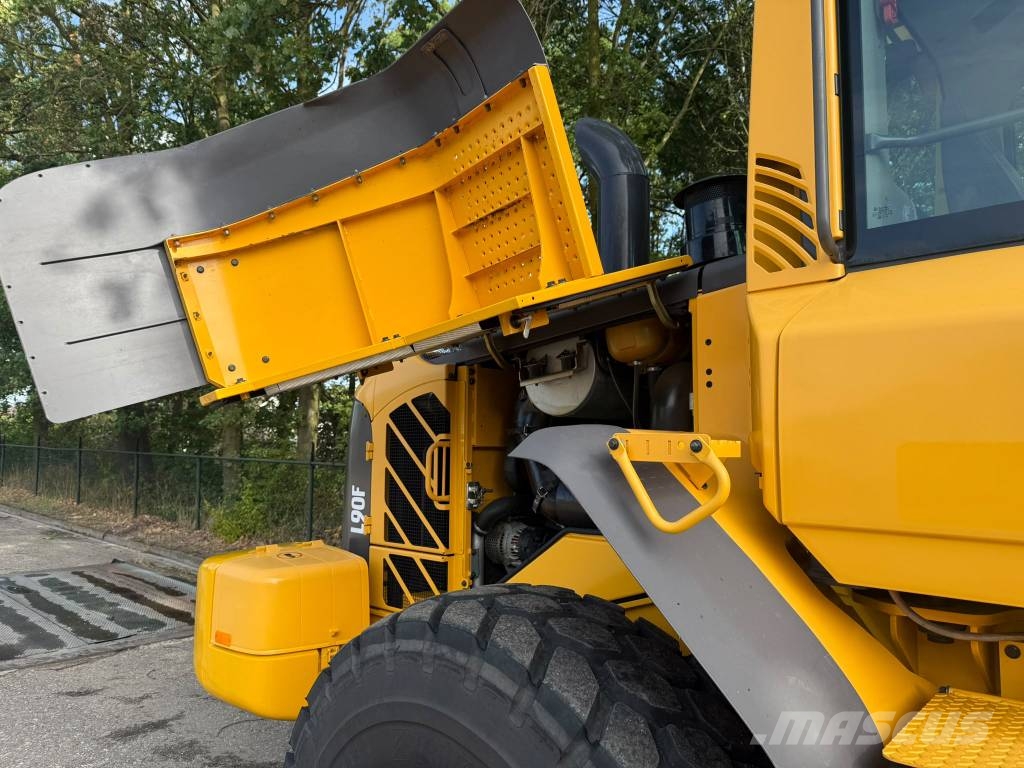Volvo L90F Pale gommate