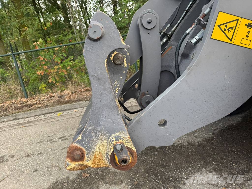 Volvo L90F Pale gommate