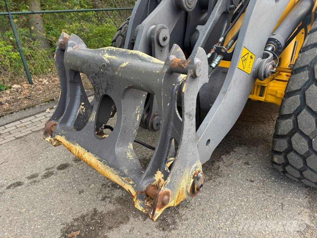 Volvo L90F Pale gommate
