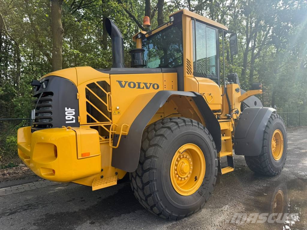 Volvo L90F Pale gommate