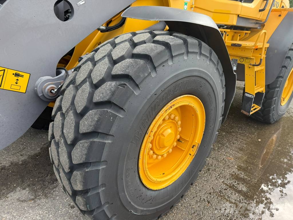 Volvo L90F Pale gommate