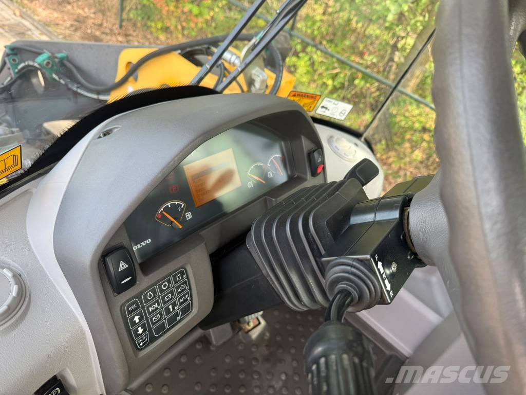 Volvo L90F Pale gommate
