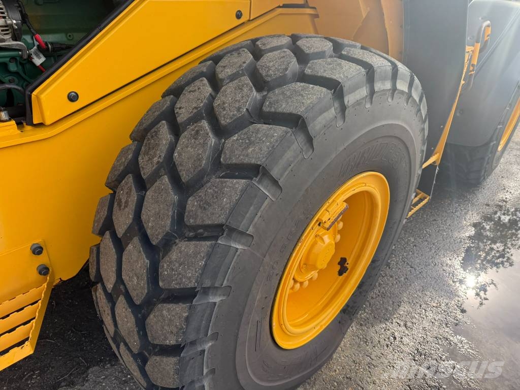 Volvo L90F Pale gommate