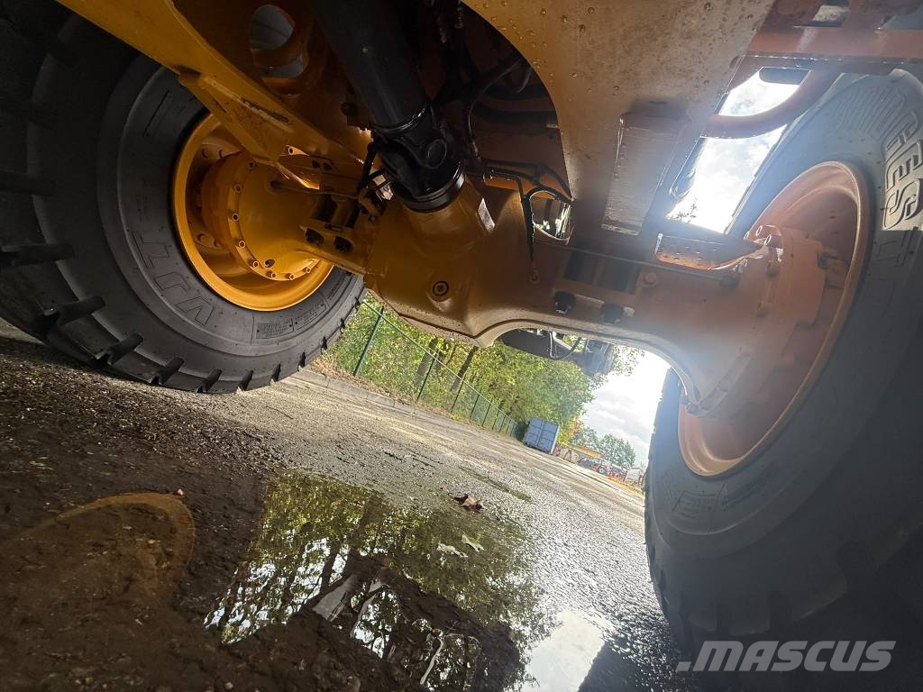 Volvo L90F Pale gommate