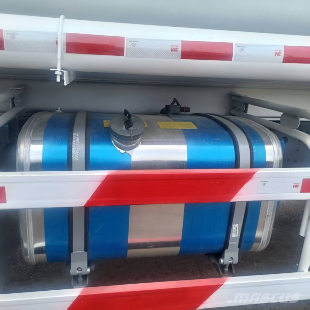Sinotruk Howo  371 Fuel Tanker（8*4）  32m³ Transport – ostalo