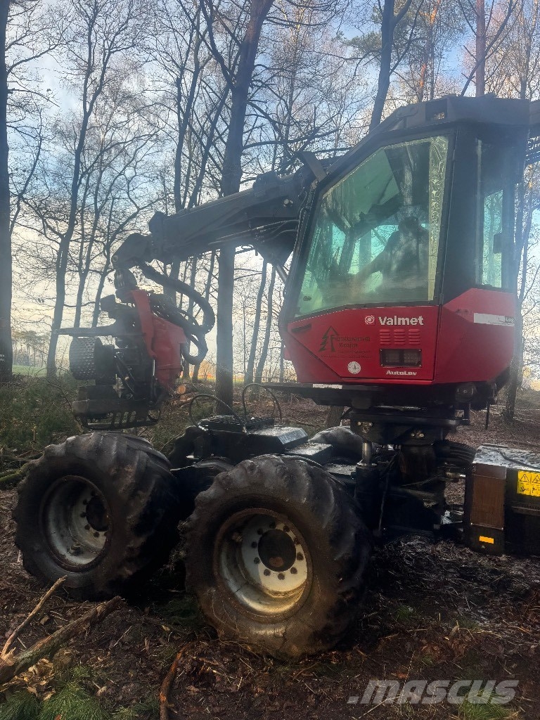 Valmet 911.3 Betakarítók
