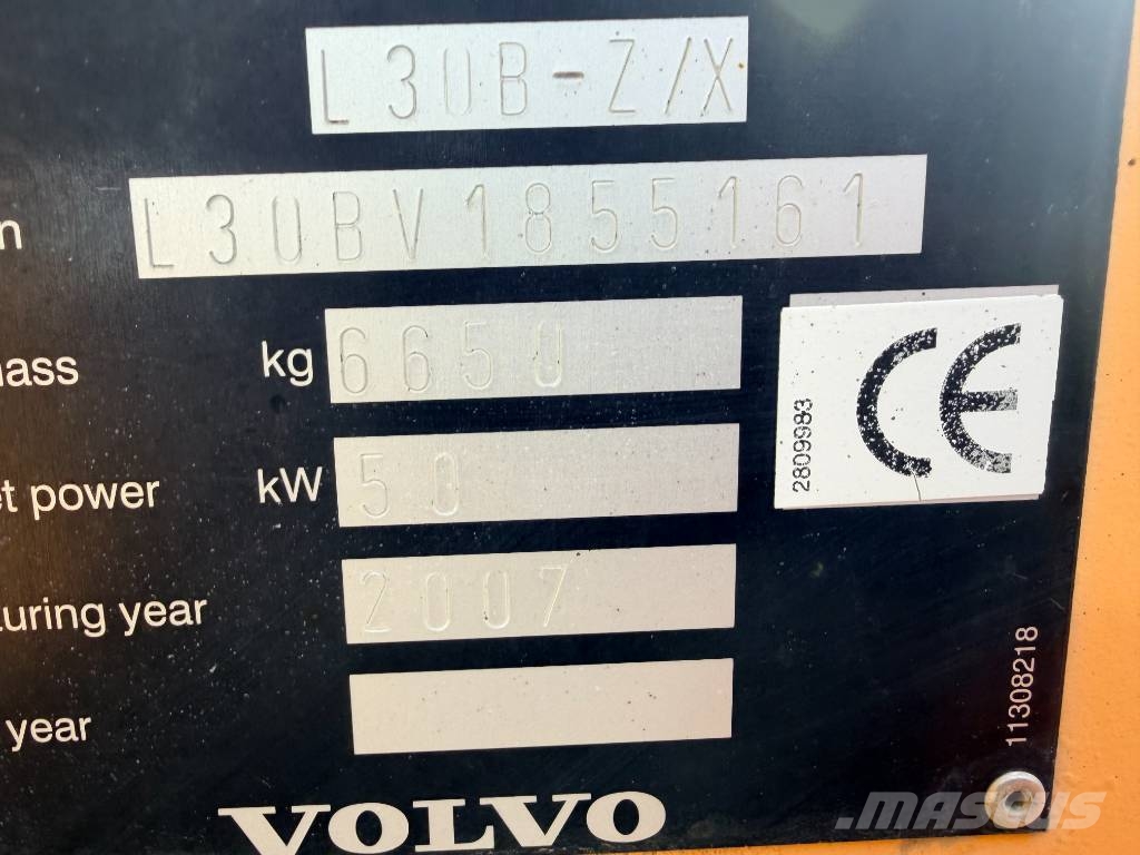 Volvo L 30 B PRO Kolesni nakladalci