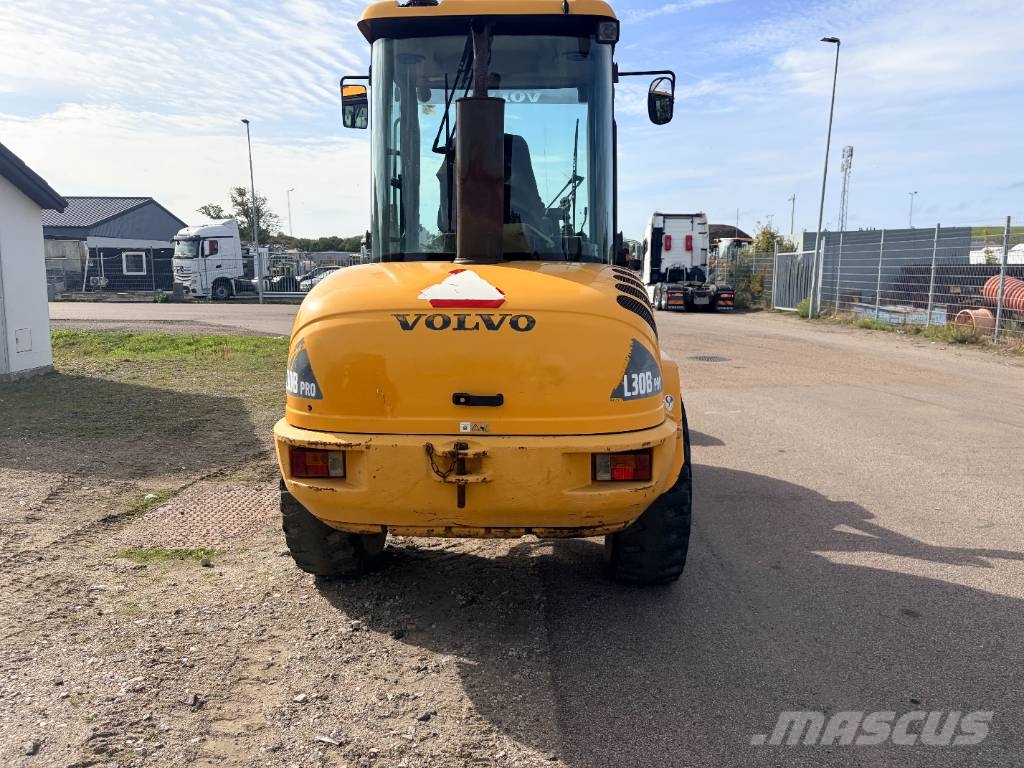 Volvo L 30 B PRO Kolesni nakladalci