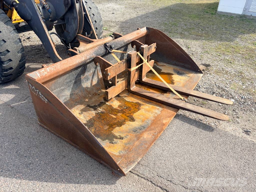Volvo L 30 B PRO Kolesni nakladalci