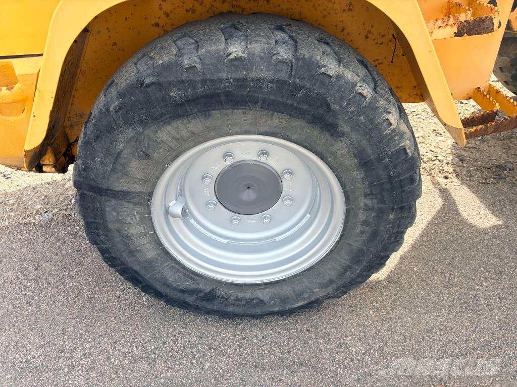 Volvo L 30 B PRO Kolesni nakladalci