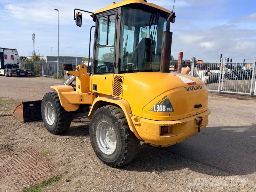 Volvo L 30 B PRO Kolesni nakladalci