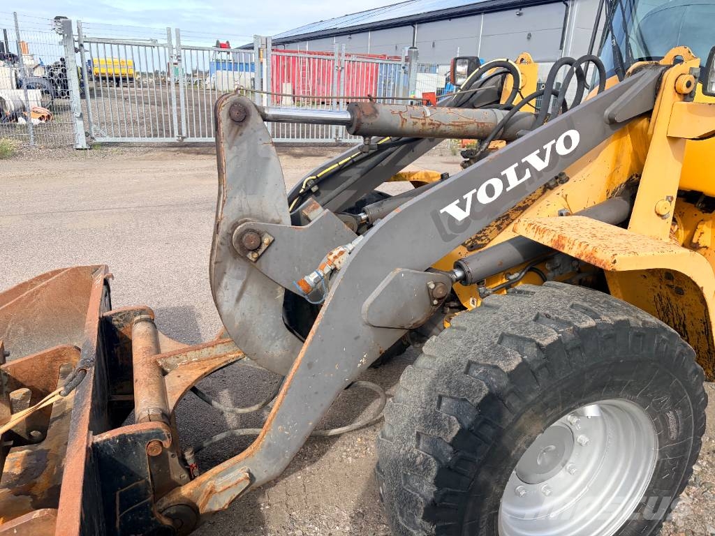 Volvo L 30 B PRO Kolesni nakladalci