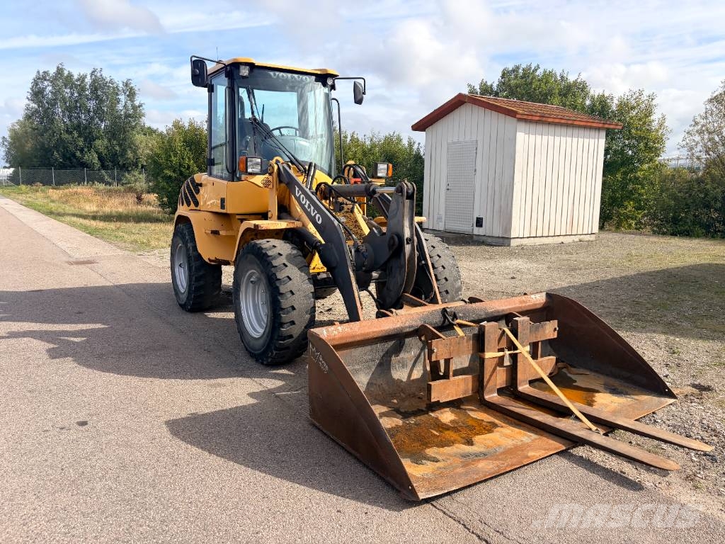 Volvo L 30 B PRO Kolesni nakladalci