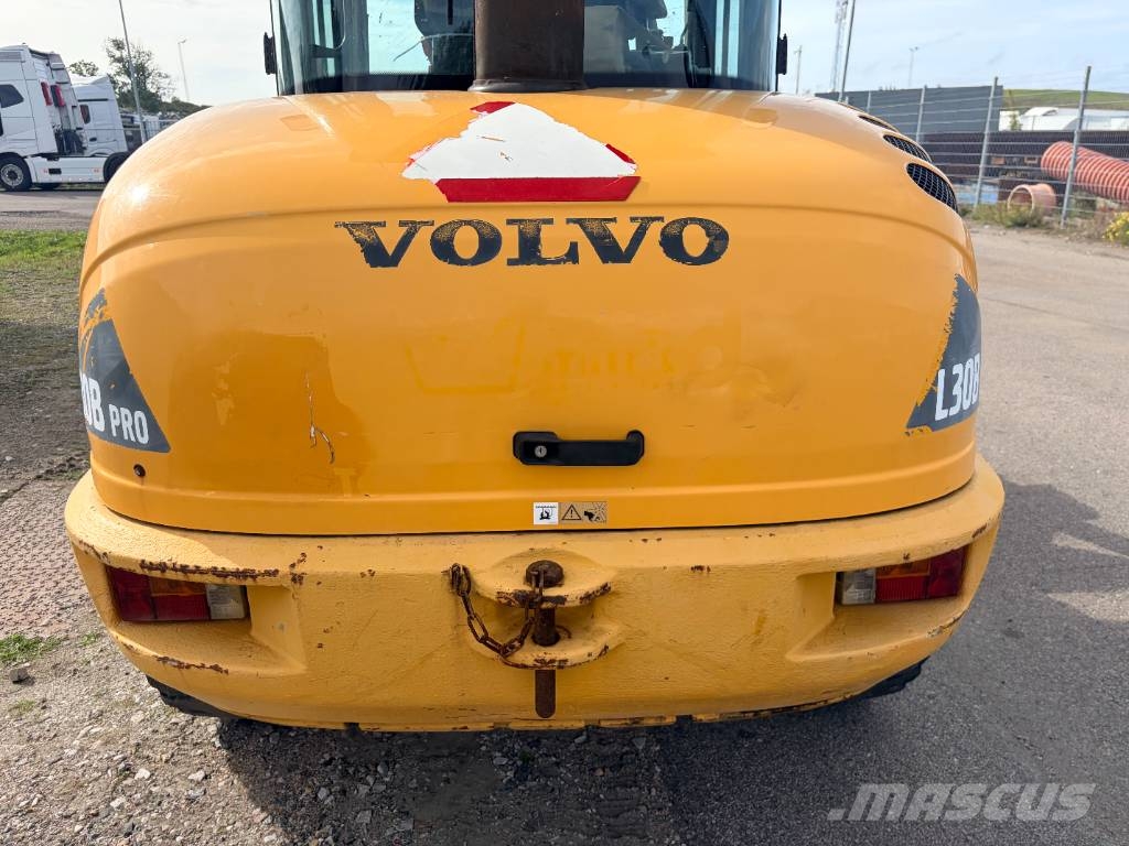 Volvo L 30 B PRO Kolesni nakladalci