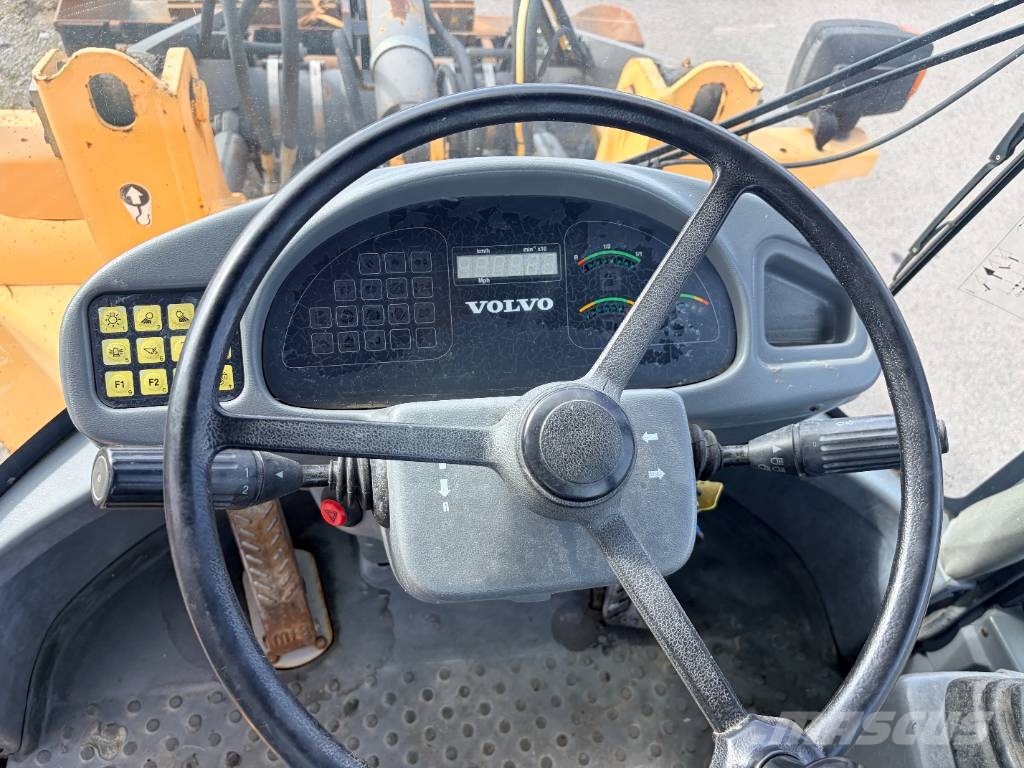 Volvo L 30 B PRO Kolesni nakladalci