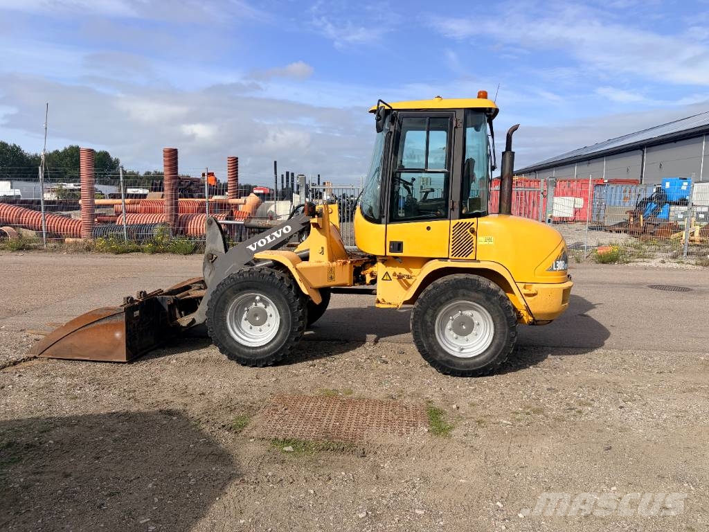 Volvo L 30 B PRO Kolesni nakladalci