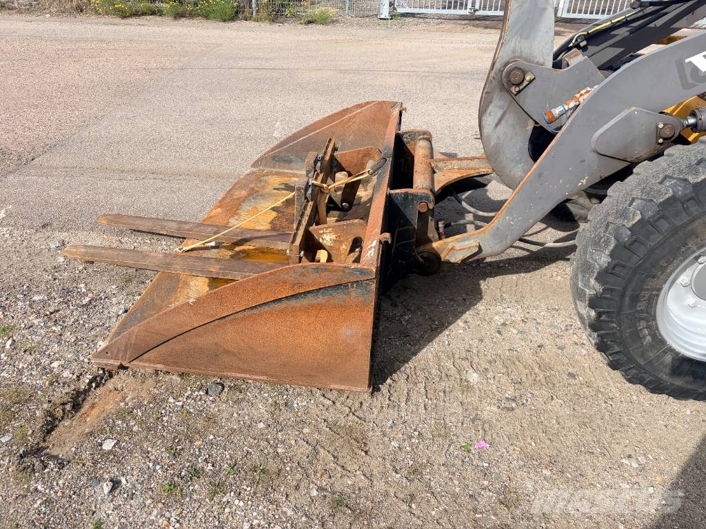 Volvo L 30 B PRO Kolesni nakladalci