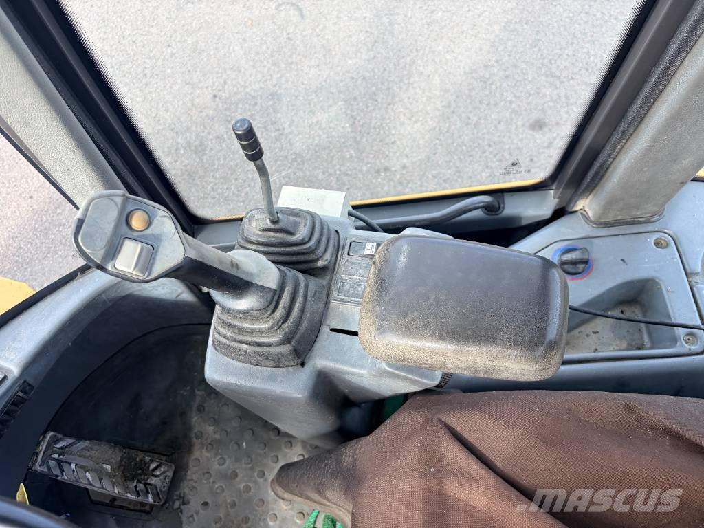 Volvo L 30 B PRO Kolesni nakladalci