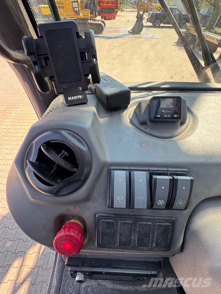 Manitou MRT 2550 Privilege Plus 伸縮臂操作車