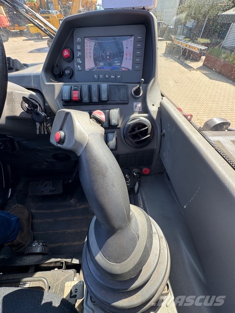 Manitou MRT 2550 Privilege Plus 伸縮臂操作車