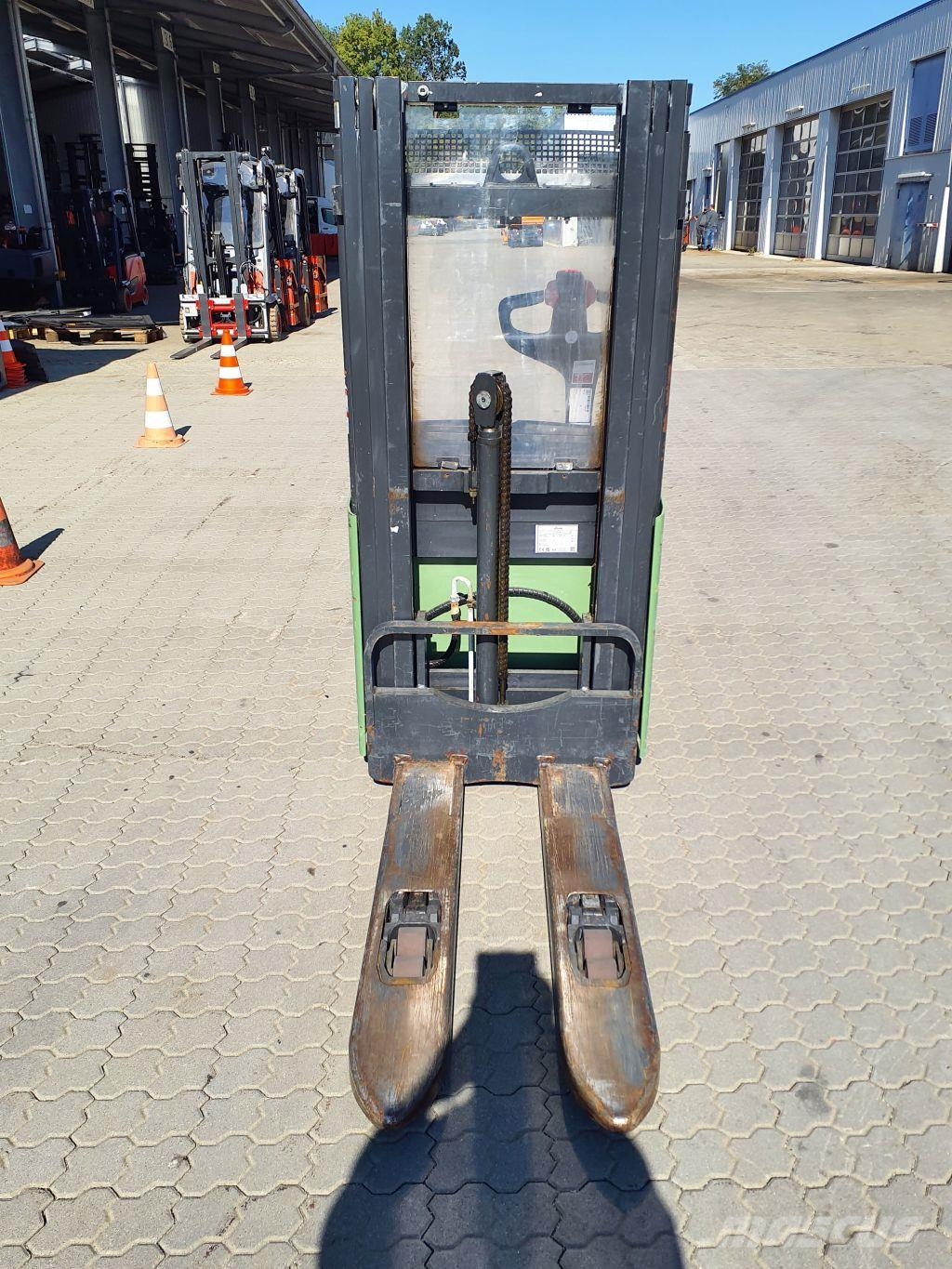 Linde L12i Samohybné vozíky