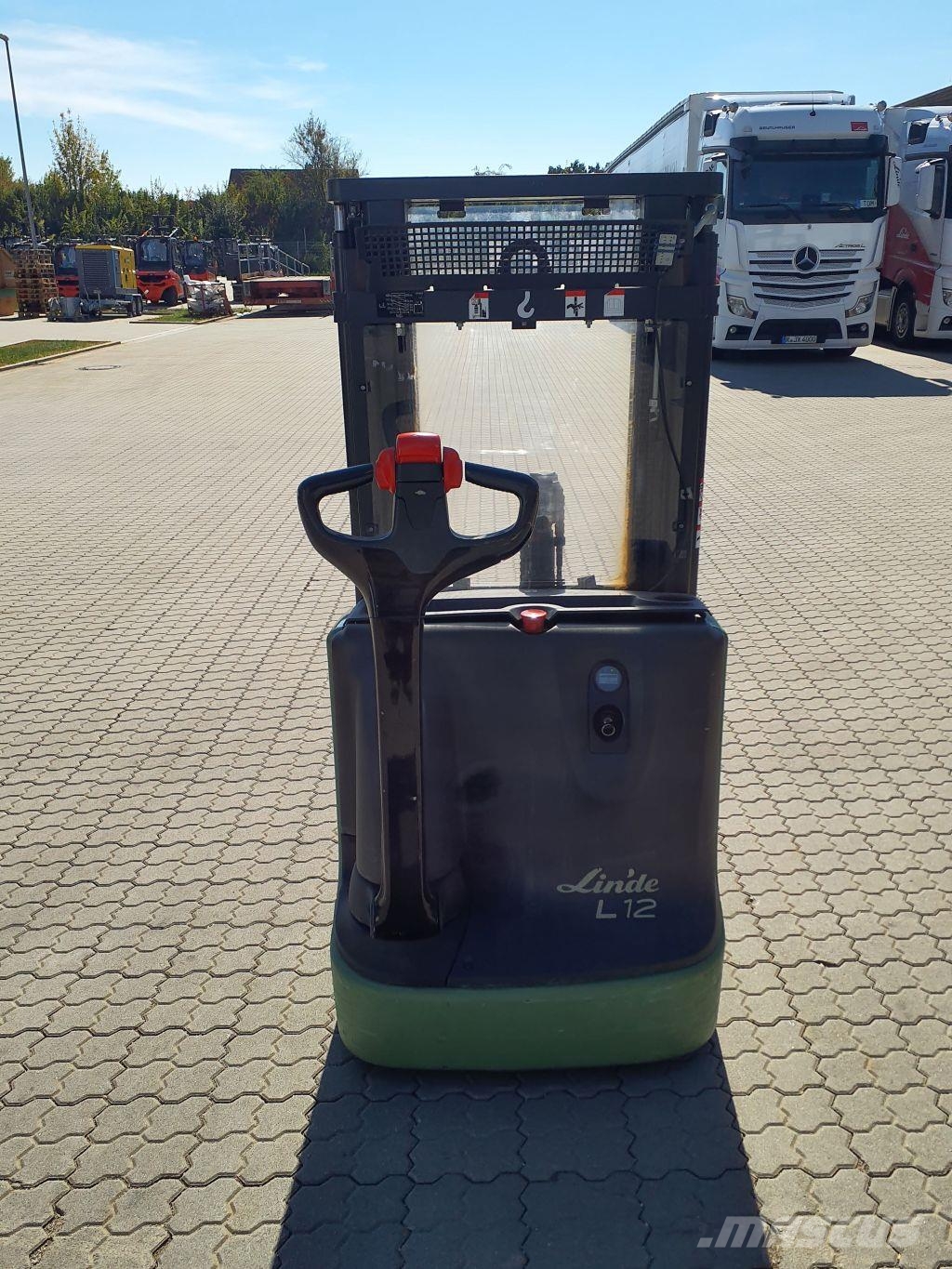 Linde L12i شاحنات مناولة ذاتية الدفع