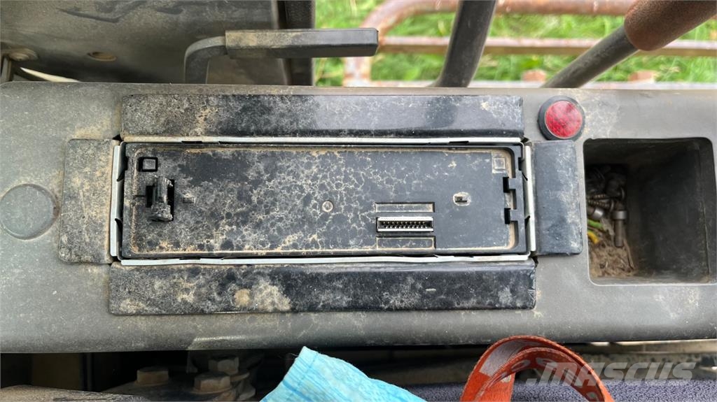 Hitachi ZX 225 USR-E Anlegg - Annet