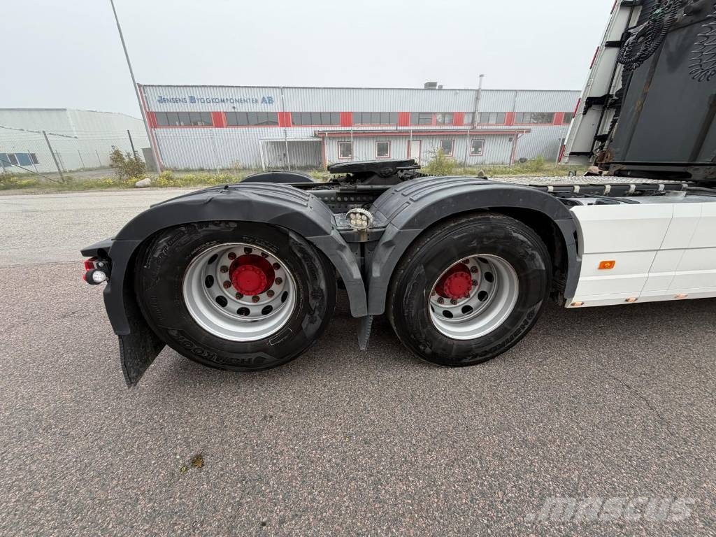 Volvo FH 6X4 Lyftbar Tandem Vetopöytäautot